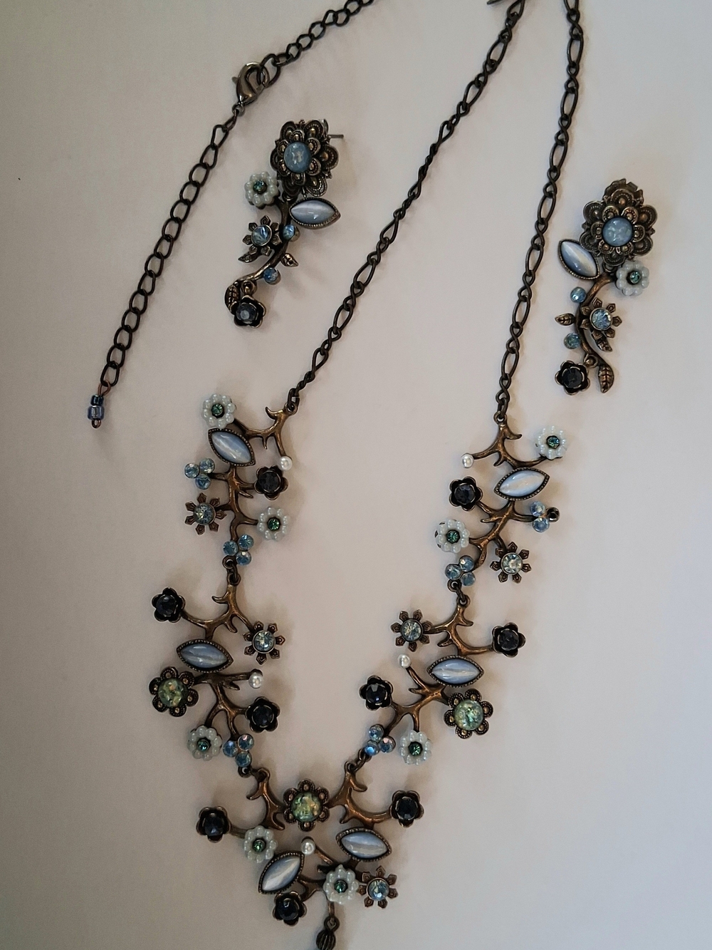 Avon 1972 Blue Flower Dance Necklace & Earring Set - Picture 2 of 3